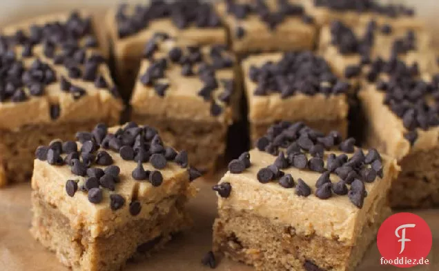 Betty Crocker Reese ' s® Peanut Butter & Chocolate Chunk Snack-Kuchen mit Erdnussbutter-Frosting
