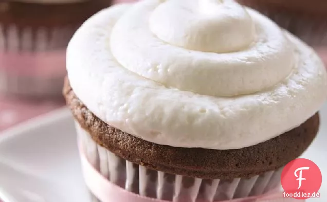 Schokoladen-Cupcakes mit weißem Trüffel-Zuckerguss