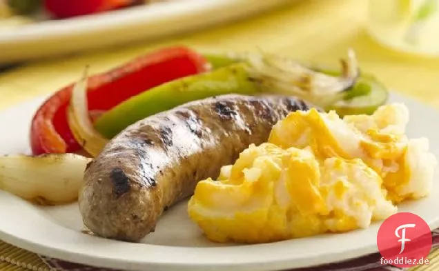 Gegrillte Wurst und Paprika mit Cheddar-Kartoffeln