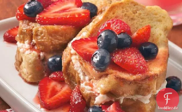 Frischkäse Französisch Toast Backen mit Erdbeer-Topping