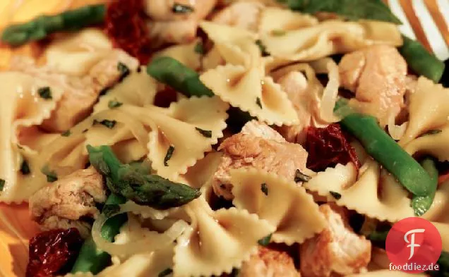 Huhn und Pasta Stir-Fry