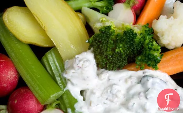 Oliven-Petersilie-Dip mit Crudités