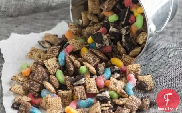 Dirt 'n' Worms Chex Mix