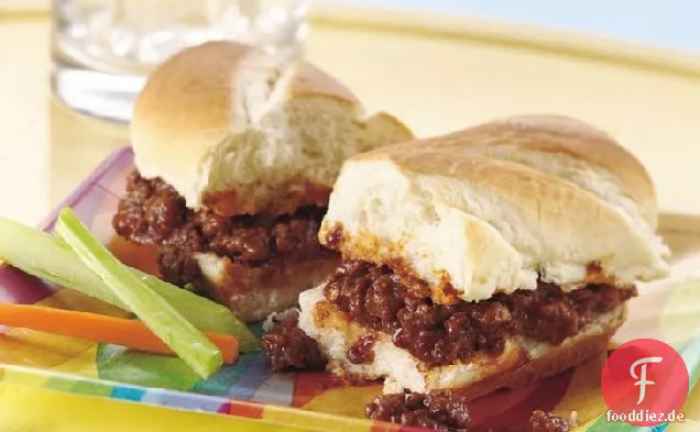 Slow-Cooker Smoky Barbecue Rindfleisch Sandwiches