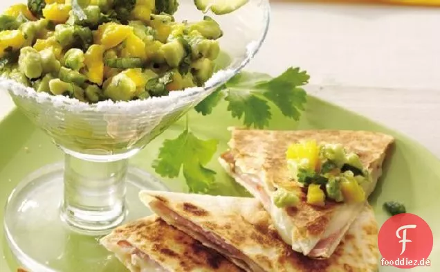 Brie Quesadillas mit Mango-Guacamole