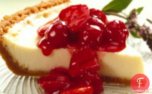 Vanille-Käsekuchen mit Kirsch-Beeren-Topping