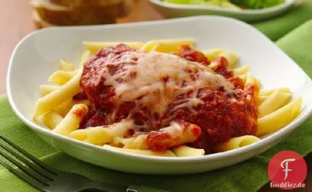 Slow-Cooker Huhn Parmesan mit Penne Pasta