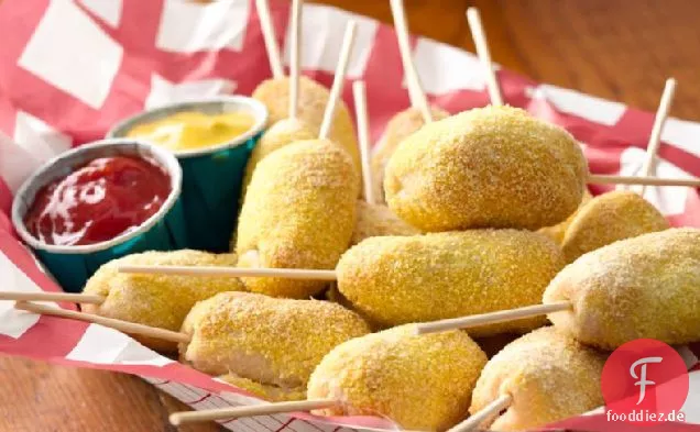 Mini Corn Dogs auf einem Stock