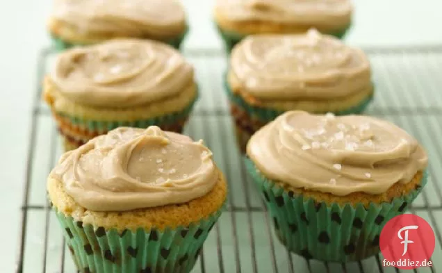 Butterscotch Cupcakes mit salzigem Karamell Zuckerguss