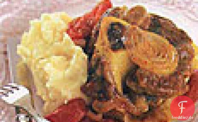 Geschmorte Kalbsschenkel mit Kartoffelpüree und Tomaten-Zwiebel-Jus