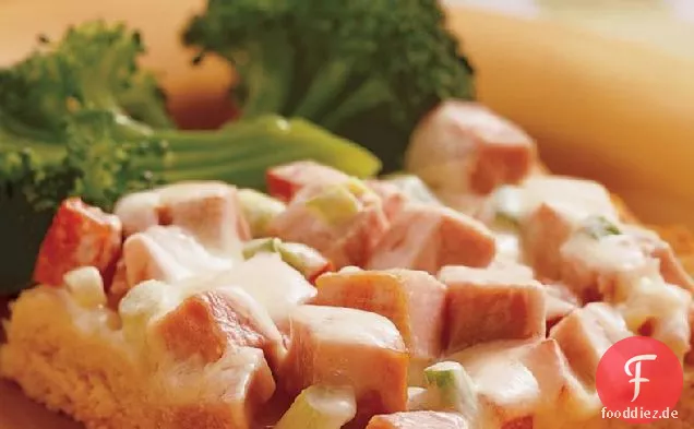 Schinken und Schweizer Käse backen