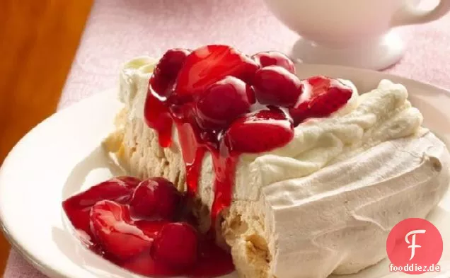 Kirsch-Beeren-Baiser Torte