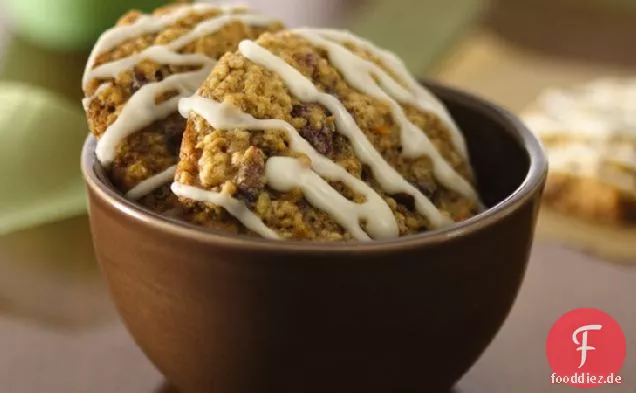 Zähe Cranberry-Haferflocken-Kekse mit Orangenglasur