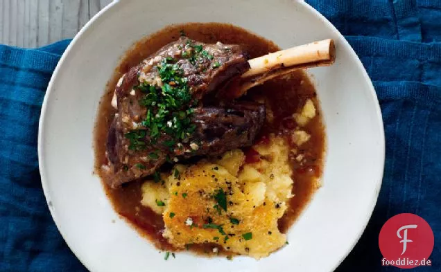 Geschmorte Lammschenkel mit Gremolata und gebackener Polenta