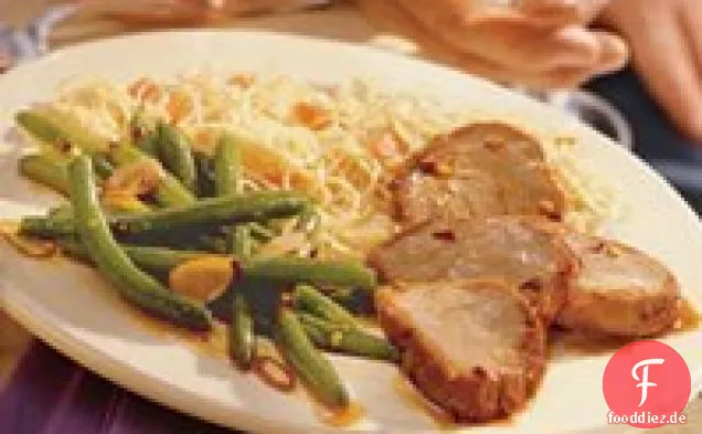 Würziges gegrilltes Schweinefilet mit grünen Bohnen