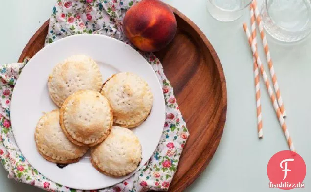 Pfirsich- und Frischkäse-Handkuchen