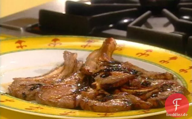 Gebratene Lammkoteletts mit Balsamico-Reduktion