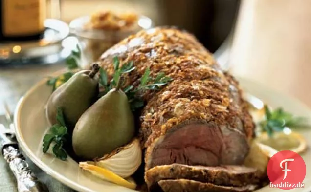 Lammkeule mit gerösteter Birne und Pinienkernen-Relish
