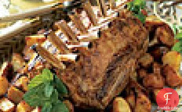 Lammbraten mit neuen Kartoffeln und Minzpesto