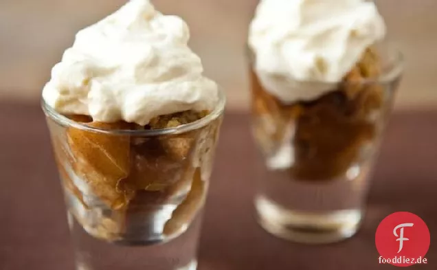 Bourbon Apple Crisp Shooters mit Bourbon Cream