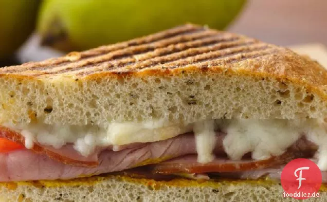 Herzhafte Schinken-Birnen-Panini