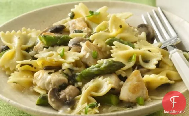 Fliege mit Huhn und Spargel