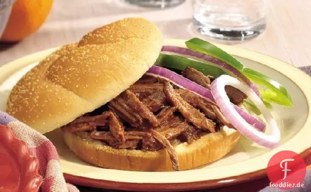 Slow-Cooker Root Beer Barbecue Rindfleisch Sandwiches