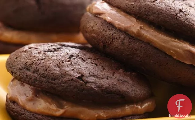 Dreifache Schokolade Stout Whoopie Pies