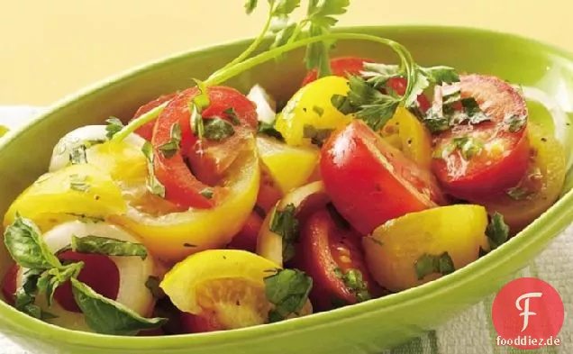Frischer Tomaten-Zwiebel-Salat