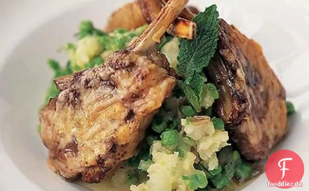 Parmesan & Tapenade-verkrustete Lammkoteletts mit zerdrückten Kartoffeln