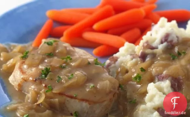 Schweinekoteletts in Land Zwiebel Soße