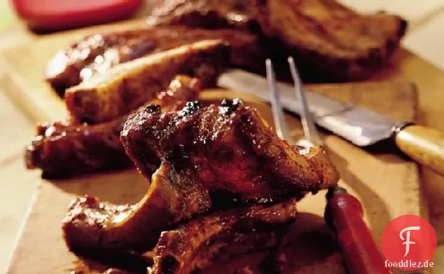 Gegrillte Baby-Rückenrippen mit würziger Barbecue-Sauce