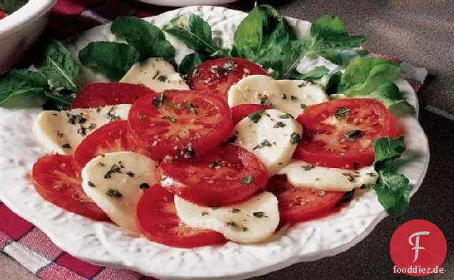 Frischer Mozzarella-und Tomatensalat