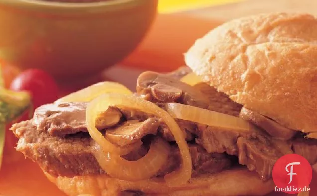 Slow-Cooker Pilz und Zwiebel-Topf-Braten Sandwiches
