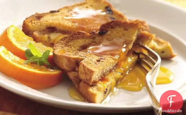 Gefüllte French Toast Strata mit Orangensirup