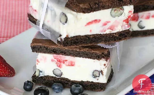 Rote, weiße und blaue Eiscreme-Sandwiches