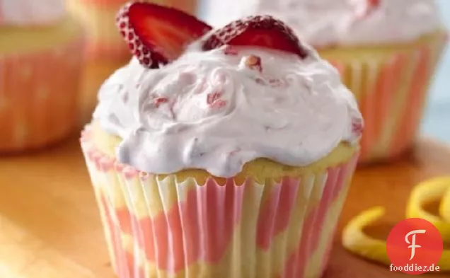 Zitronen-Cupcakes mit Erdbeer-Zuckerguss