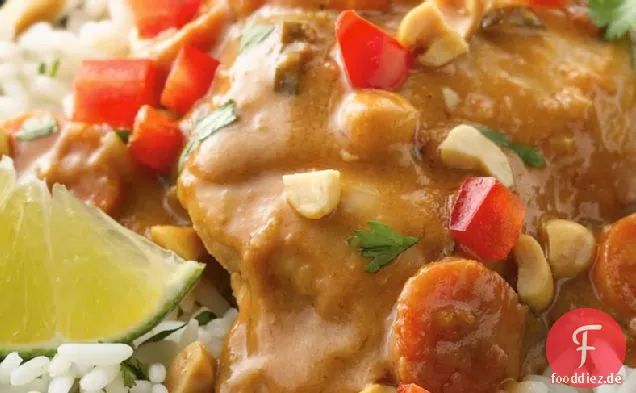 Langsam-Kocher-Thailändisches Erdnuss-Huhn