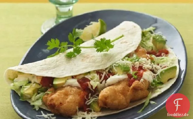 Knusprige Fischtacos mit würziger süß-saurer Sauce