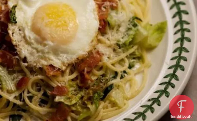 Spaghetti Mit Romaine Und SPIEGELEI