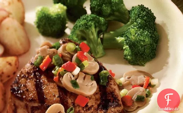 Steak mit Pilzen und Zwiebeln