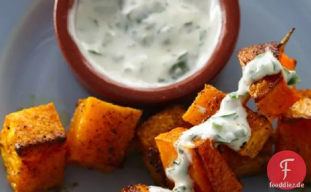 Butternut Squash Kabobs mit würzigem Zitronendip