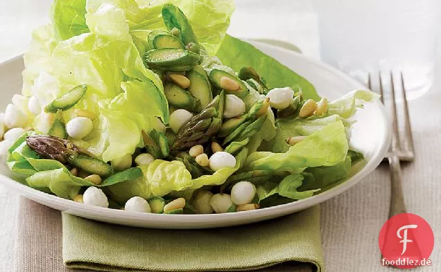 Spargel und Butterkopf Salat Salat