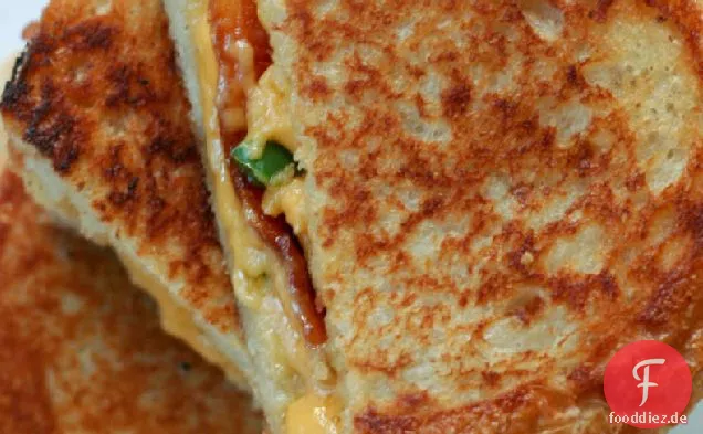 Gegrillter Käse, Speck und Jalapeño-Sandwiches