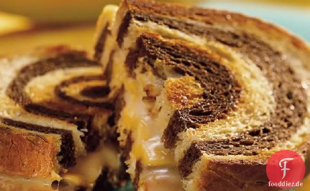 Doppeldecker gegrillte Käsesandwiches