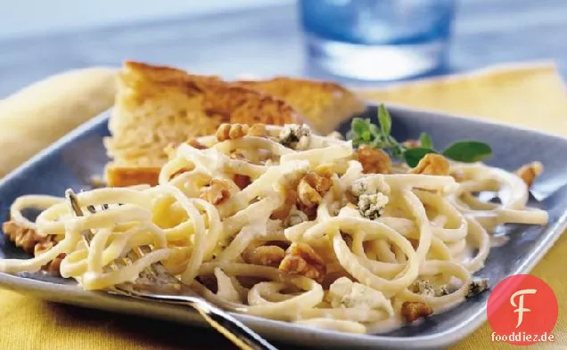 Gorgonzola-Linguine mit Gerösteten Walnüssen