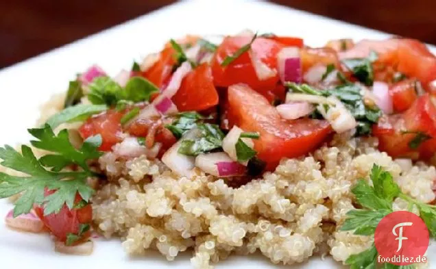 Sommer Quinoa-Tomatensalat