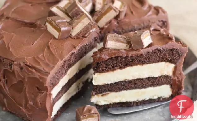 Geschichtete Karamell Candy Bar Käsekuchen