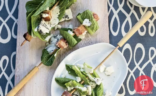 Speck-und-Romaine Spieße mit Blauschimmelkäse-Dressing