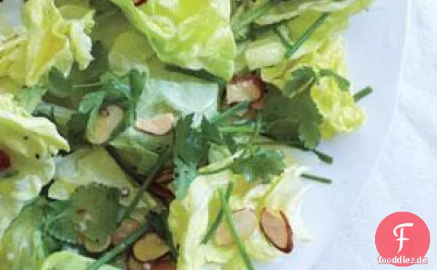 Boston Salat Salat Mit Kräutern Und Gerösteten Mandeln